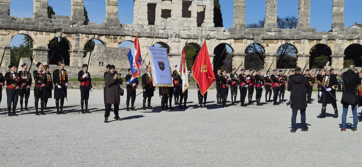 Tripundanske svečanosti u Puli okupile Bokelje iz regiona