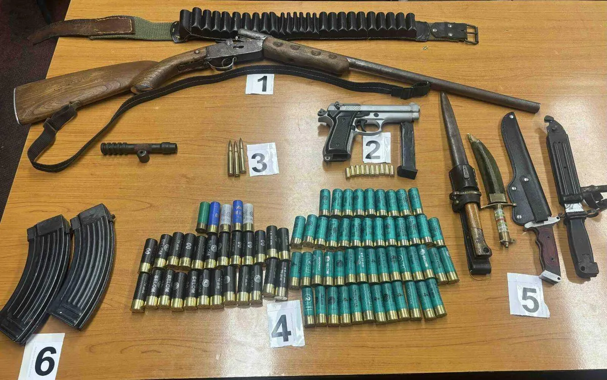 U Beranama pronađeno oružje, municija i tablete, procesuirane dvije osobe