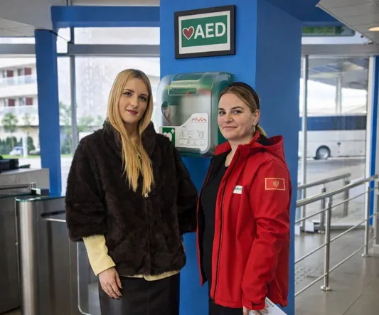 U Tivat instalirana dva prenosna eksterna defibrilatora