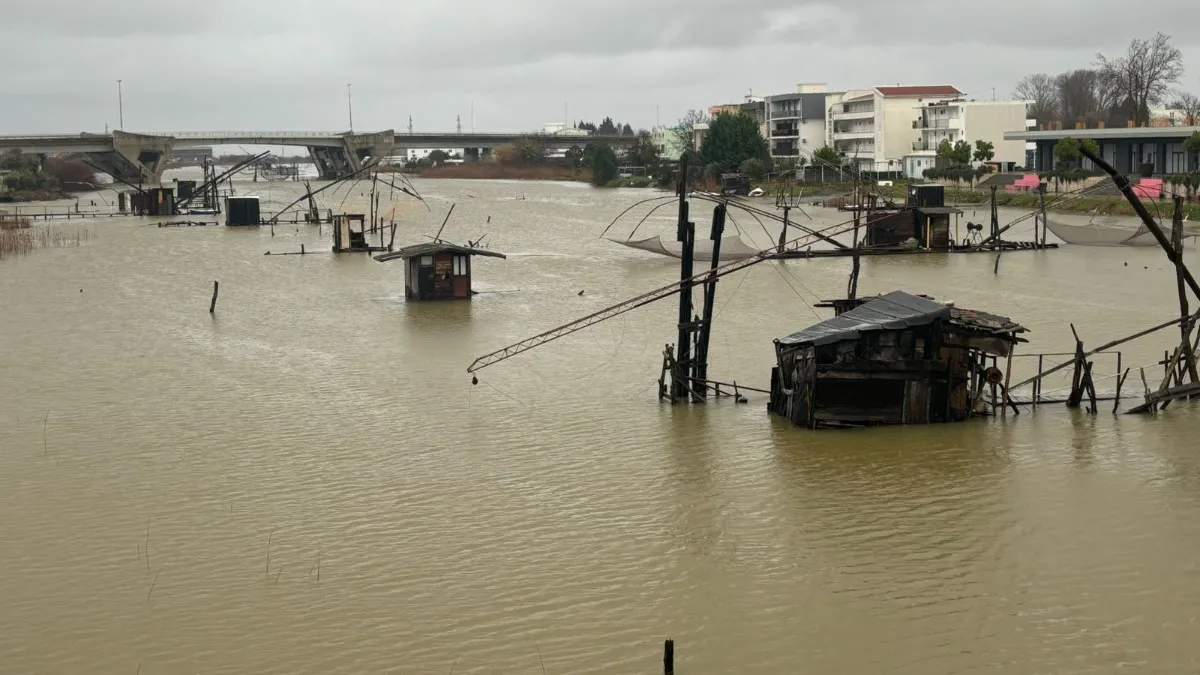 U Ulcinju poplava izazvala probleme u saobraćaju i ribolovnim kućicama