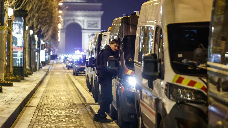 Uhapšena dvojica tinejdžera u Francuskoj zbog terorističke zavere Uhapšena dvojica tinejdžera u Francuskoj zbog terorističke zavere