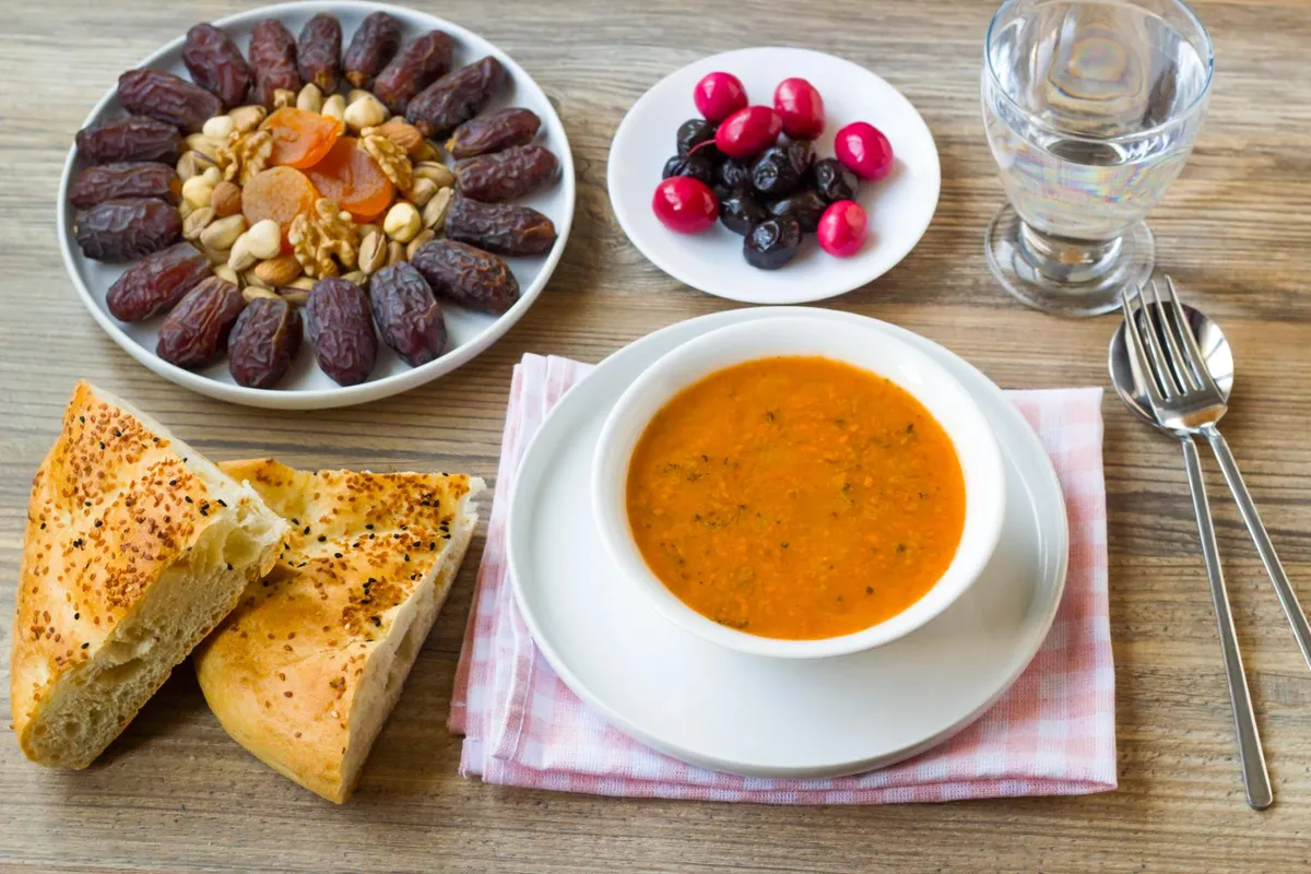 Ulcinjanin Doni Mećikukić obezbijedio besplatne iftare za potrebite