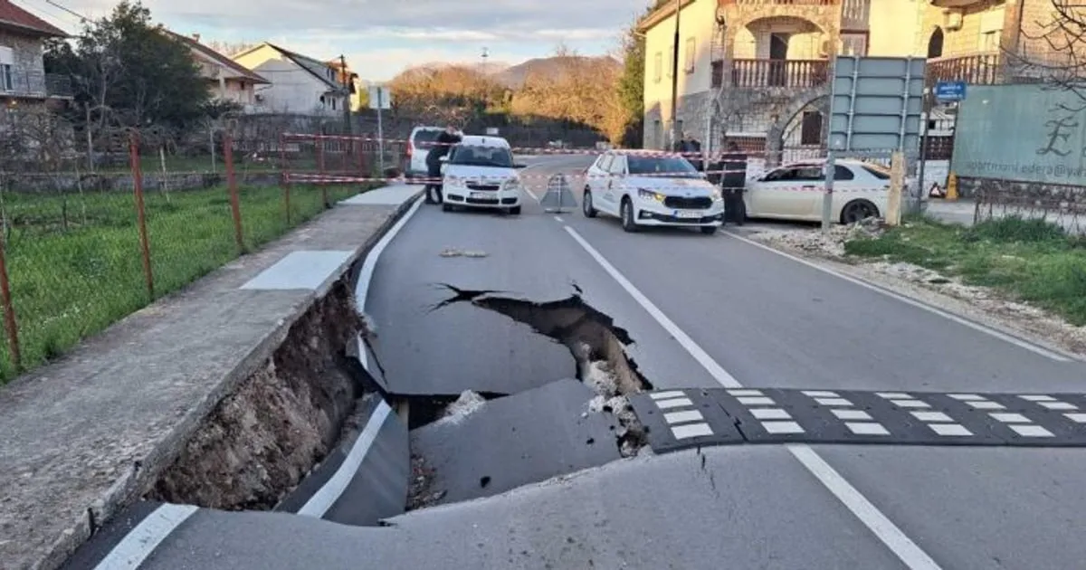 Urušavanje dijela puta u Radovićima obustavilo saobraćaj