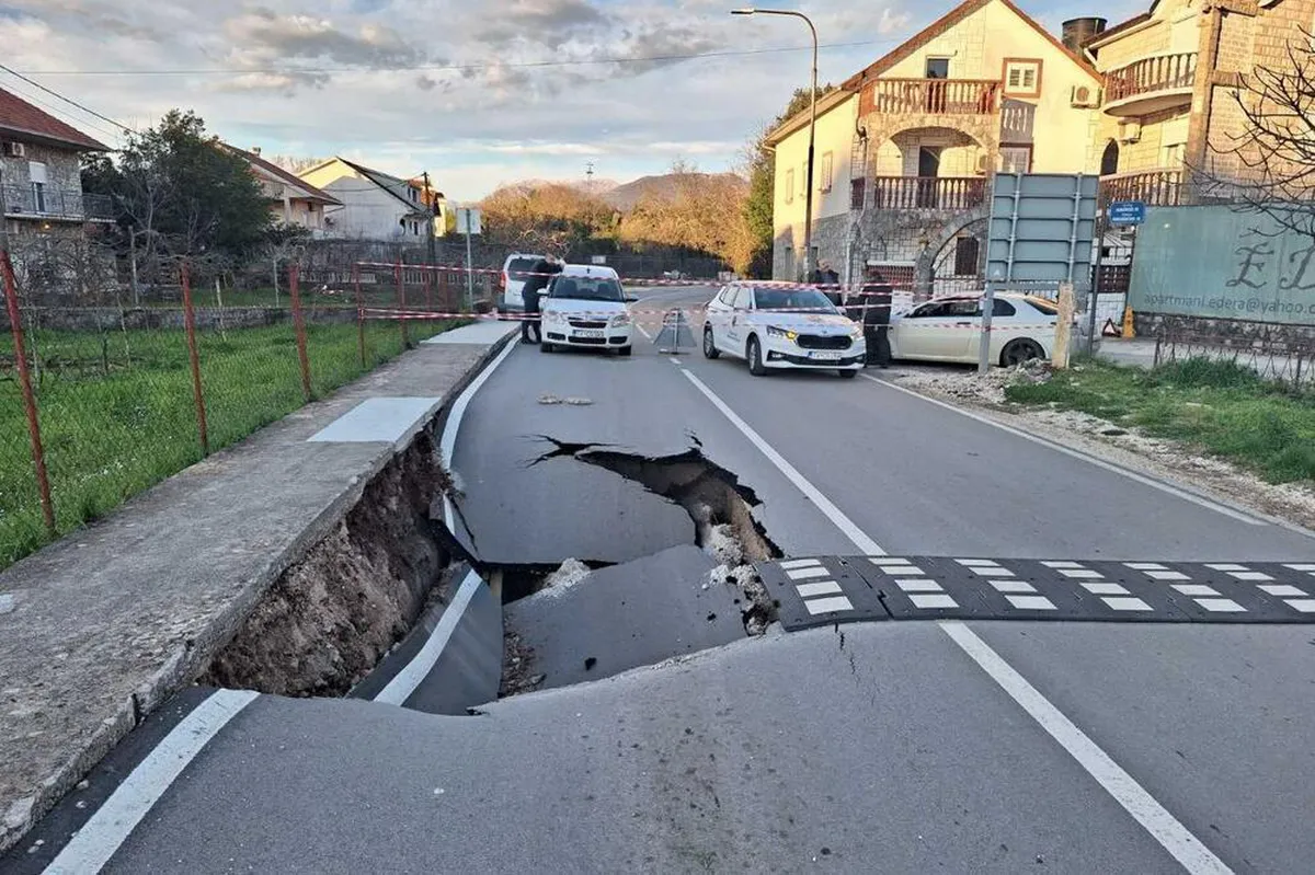 Urušavanje puta u Radovićima kod Tivta obustavilo saobraćaj