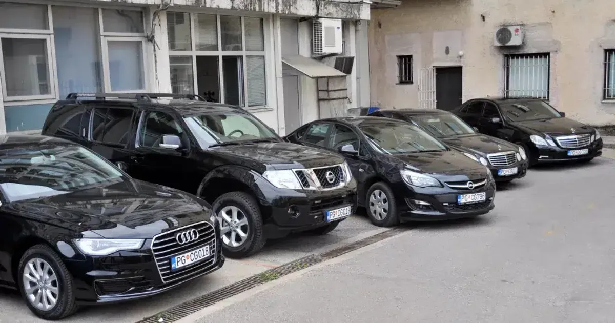 Vozni park Skupštine Crne Gore broji 37 vozila, tajna ko vozi nove 'mazde'