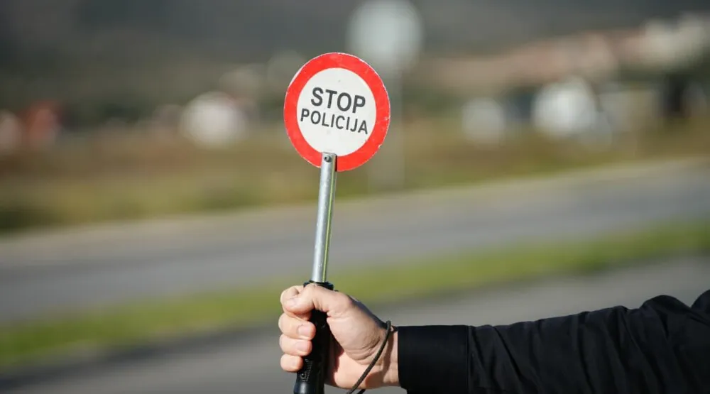 Za 24 sata 12 saobraćajnih nezgoda, nijedna u Tivtu