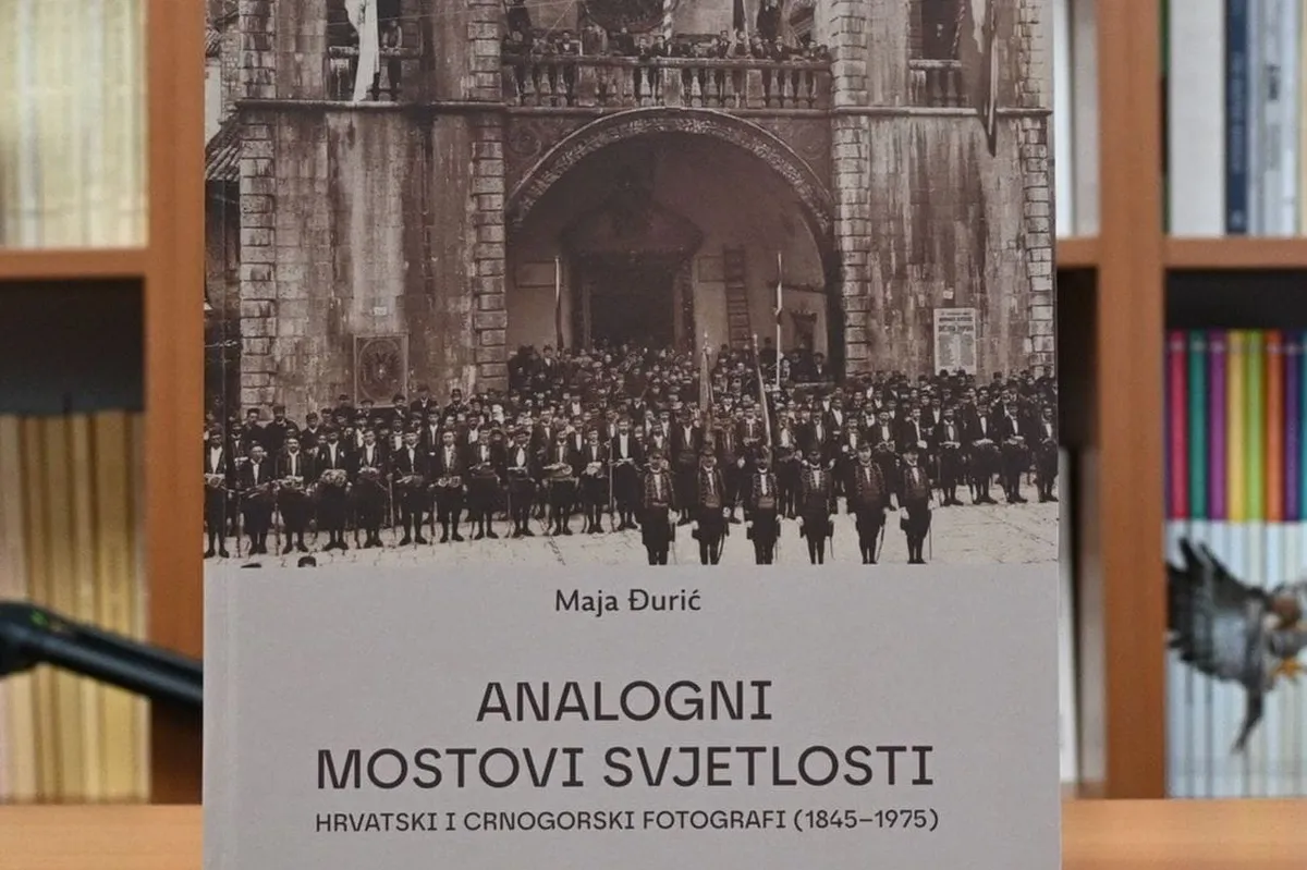 Analogni mostovi svjetlosti: Veze Crne Gore i Hrvatske kroz fotografski objektiv