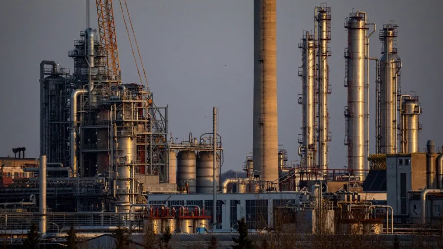 Dvoje poginulo, 72 povređenih u požaru u petrokemijskoj kompaniji