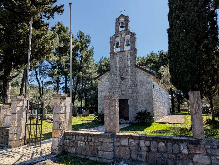 Milorad Karadžić: Luštičke svetinje – skriveno blago Luštičkog poluostrva