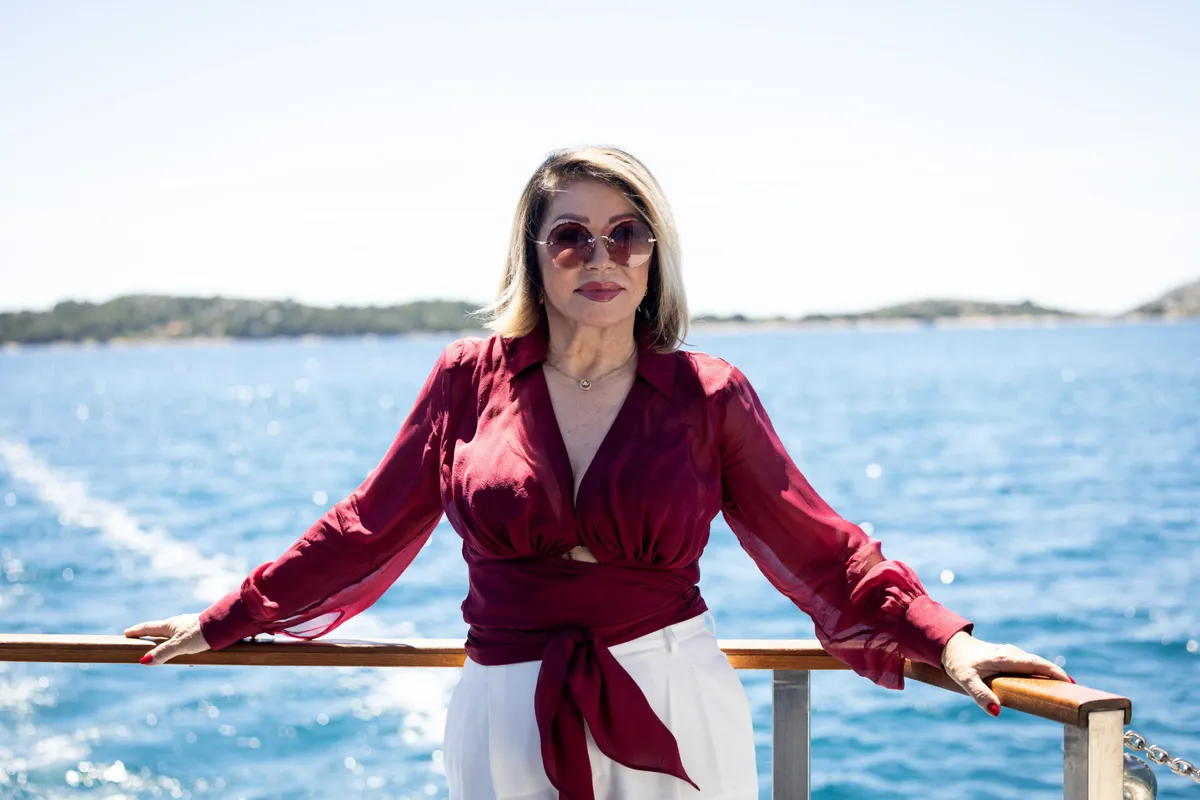 Neda Ukraden predstavlja videospot za 'Počasti me živote'