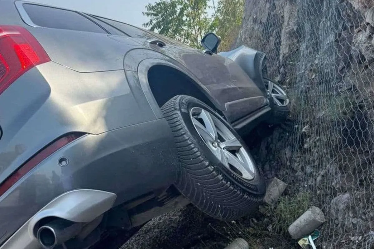 Sprovodnici prešli u suprotnu traku i izazvali saobraćajnu nezgodu