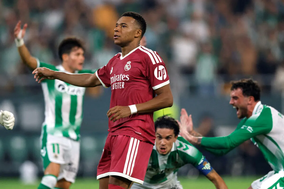 Betis sa devet života - Mbape promašio penal, Murinjo i Real pali u Andalusiji Betis sa devet života - Mbape promašio penal, Murinjo i Real pali u Andalusiji