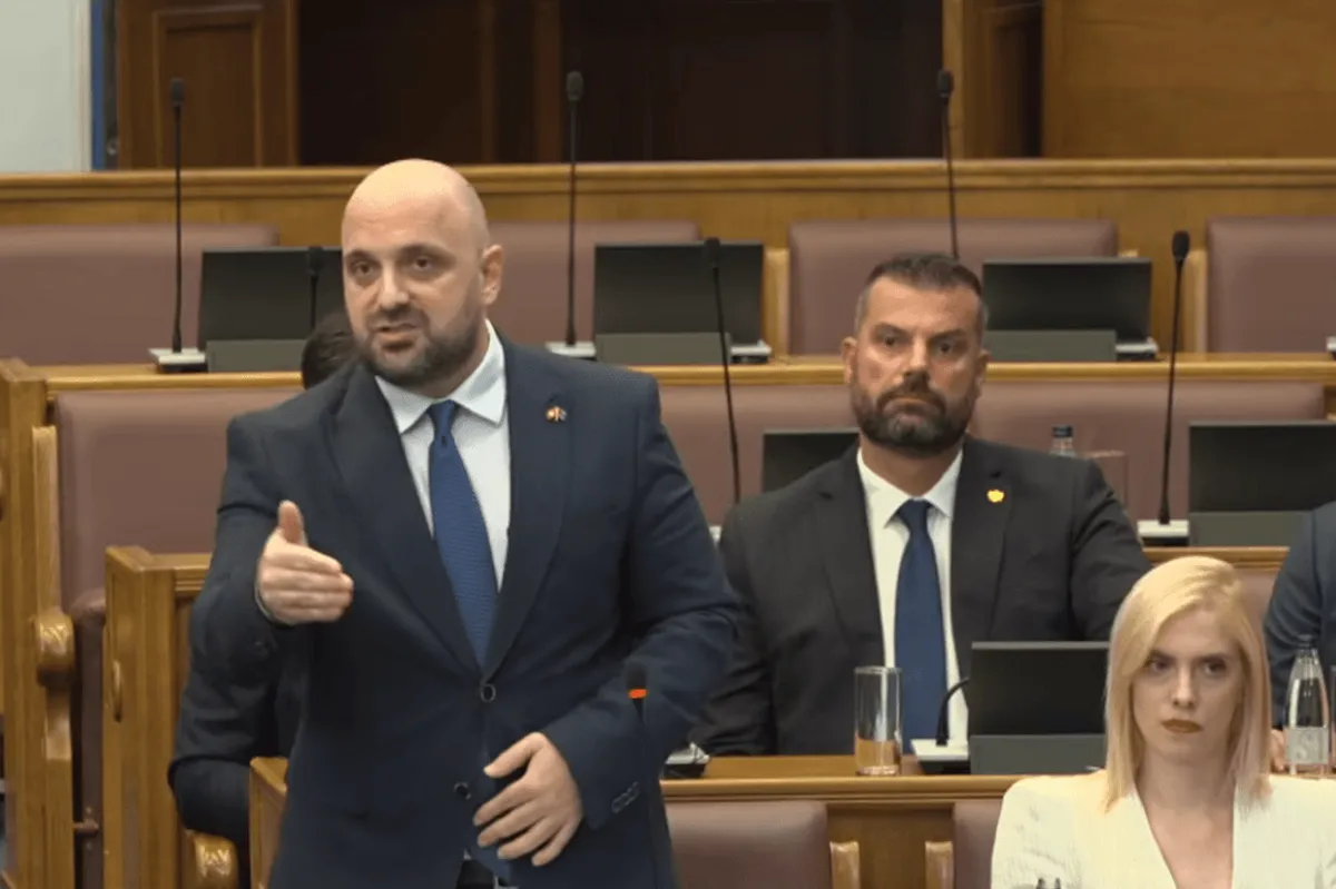 Božović izbjegao odgovor na pitanja o Mandiću i Vranešu Božović izbjegao odgovor na pitanja o Mandiću i Vranešu