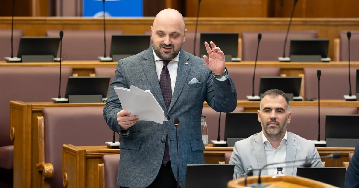 Božović: Mandiću srpsko državljanstvo prepreka za funkciju ako ga je stekao nakon 3. juna Božović: Mandiću srpsko državljanstvo prepreka za funkciju ako ga je stekao nakon 3. juna
