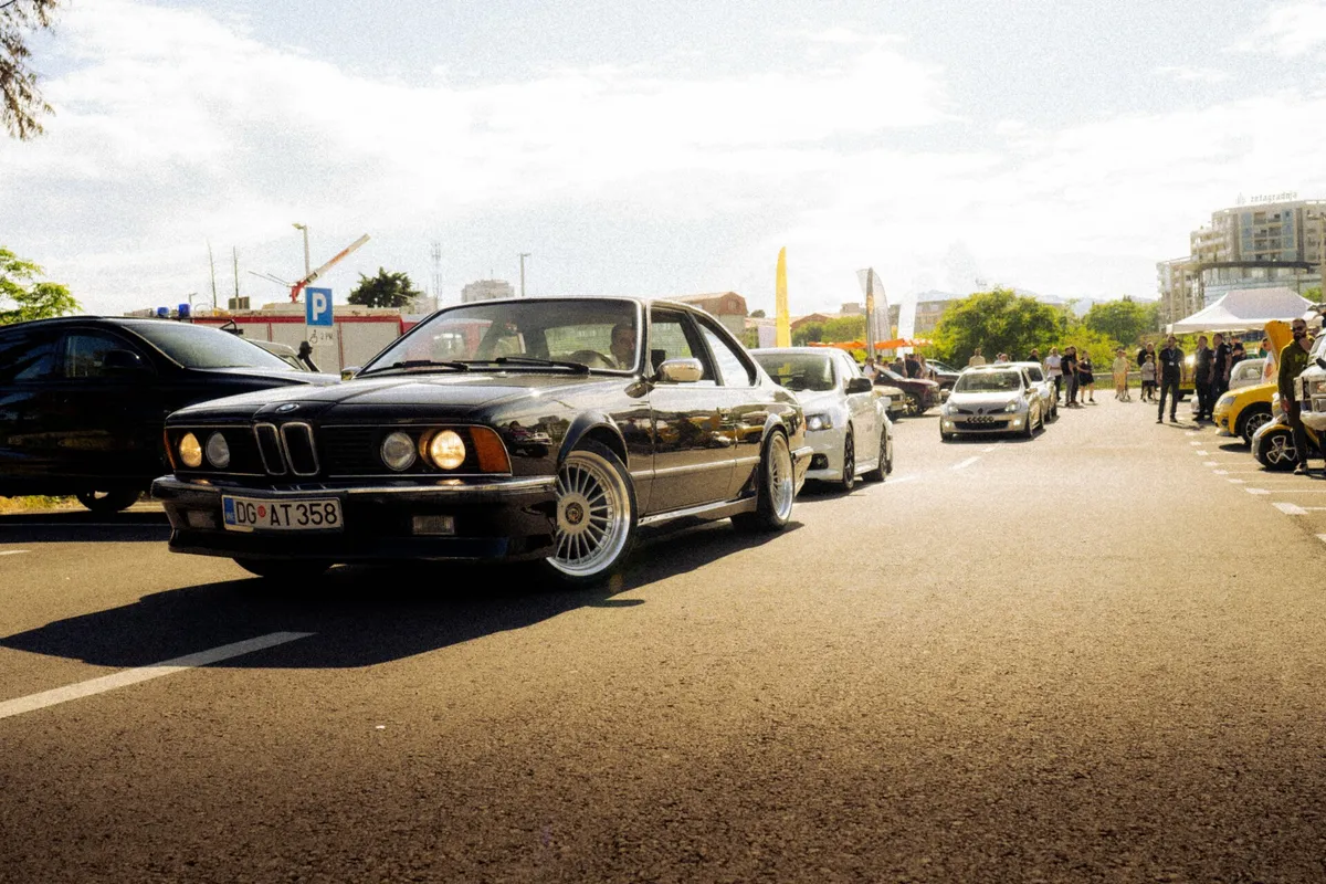 Cars & Coffee u Podgorici: automobilska kultura koja spaja generacije Cars & Coffee u Podgorici: automobilska kultura koja spaja generacije