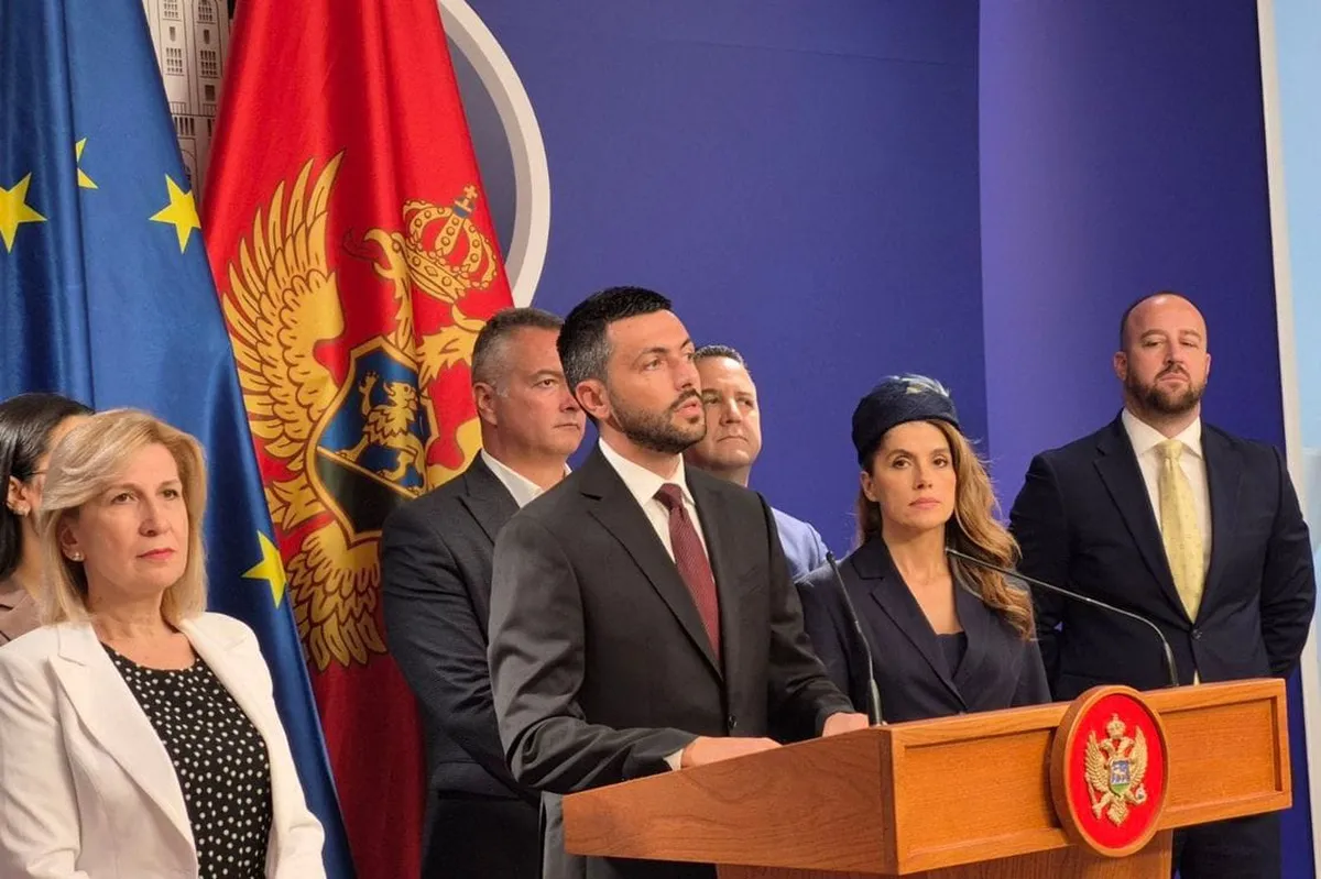 DPS: PES se javno svrstao u odbranu lika i djela Ratka Mladića DPS: PES se javno svrstao u odbranu lika i djela Ratka Mladića