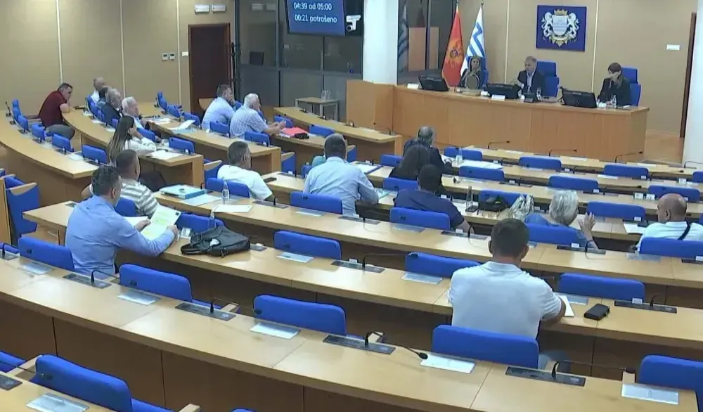 Dukaj ne odgovara na pitanje o kontroli Perića Dukaj ne odgovara na pitanje o kontroli Perića