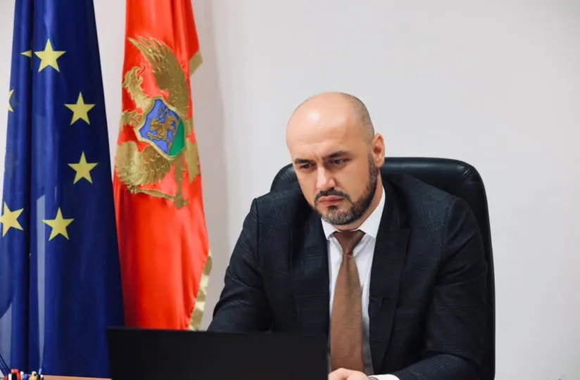 Hadžić: Tražite smjenu u državnom parlamentu, a ćutite u Budvi Hadžić: Tražite smjenu u državnom parlamentu, a ćutite u Budvi