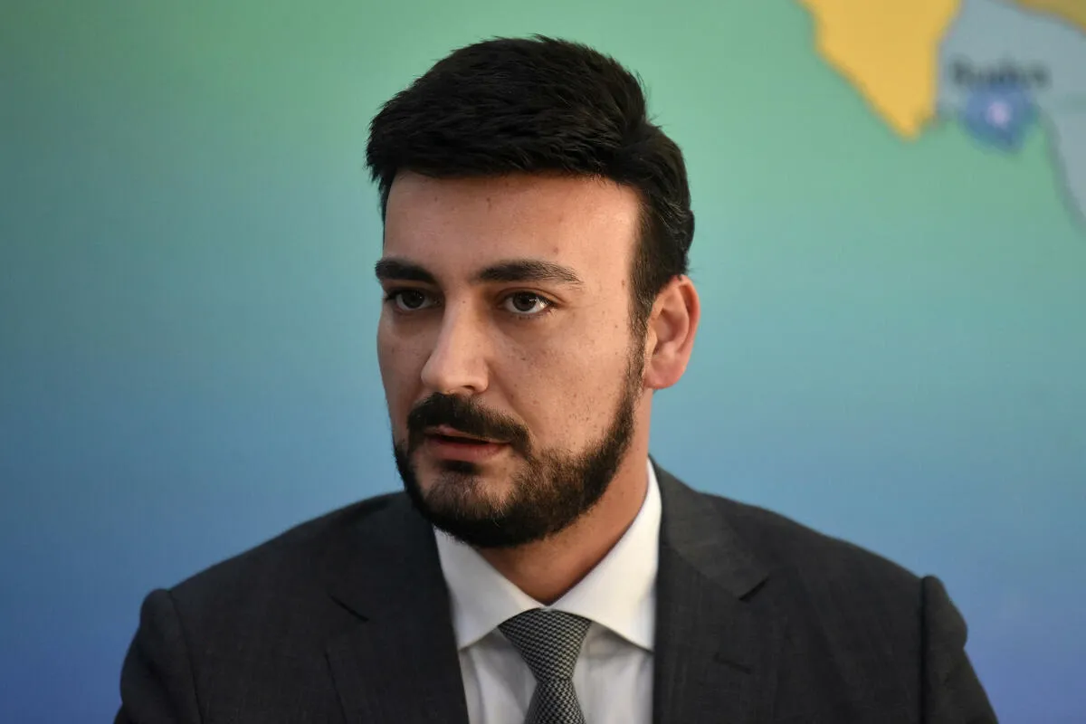 Jovanović kritikuje druge dok njegovi saradnici prisustvuju sahrani Mladića Jovanović kritikuje druge dok njegovi saradnici prisustvuju sahrani Mladića