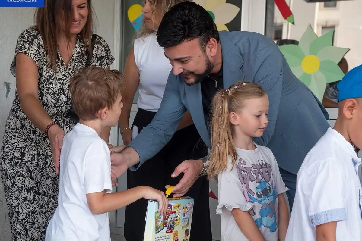 Jovanović: Nabavka poklon paketića za prvake realizovana preko Zavoda za školstvo Jovanović: Nabavka poklon paketića za prvake realizovana preko Zavoda za školstvo