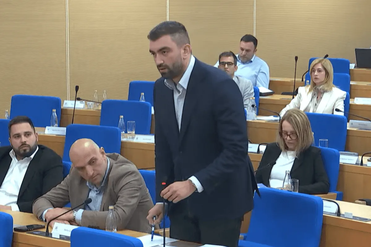 Klikovac postavlja pitanje gradonačelniku o prijavama Poreskoj upravi Klikovac postavlja pitanje gradonačelniku o prijavama Poreskoj upravi