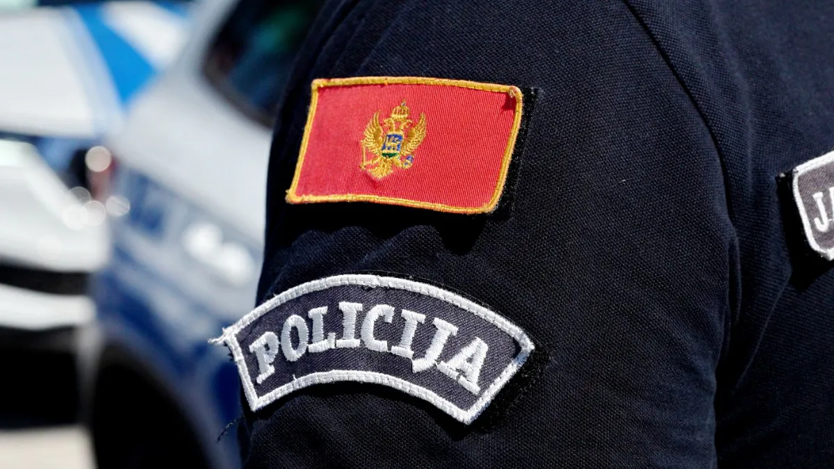 Kolona sa albanskim obilježjima nesmetano prošla kroz Crnu Goru