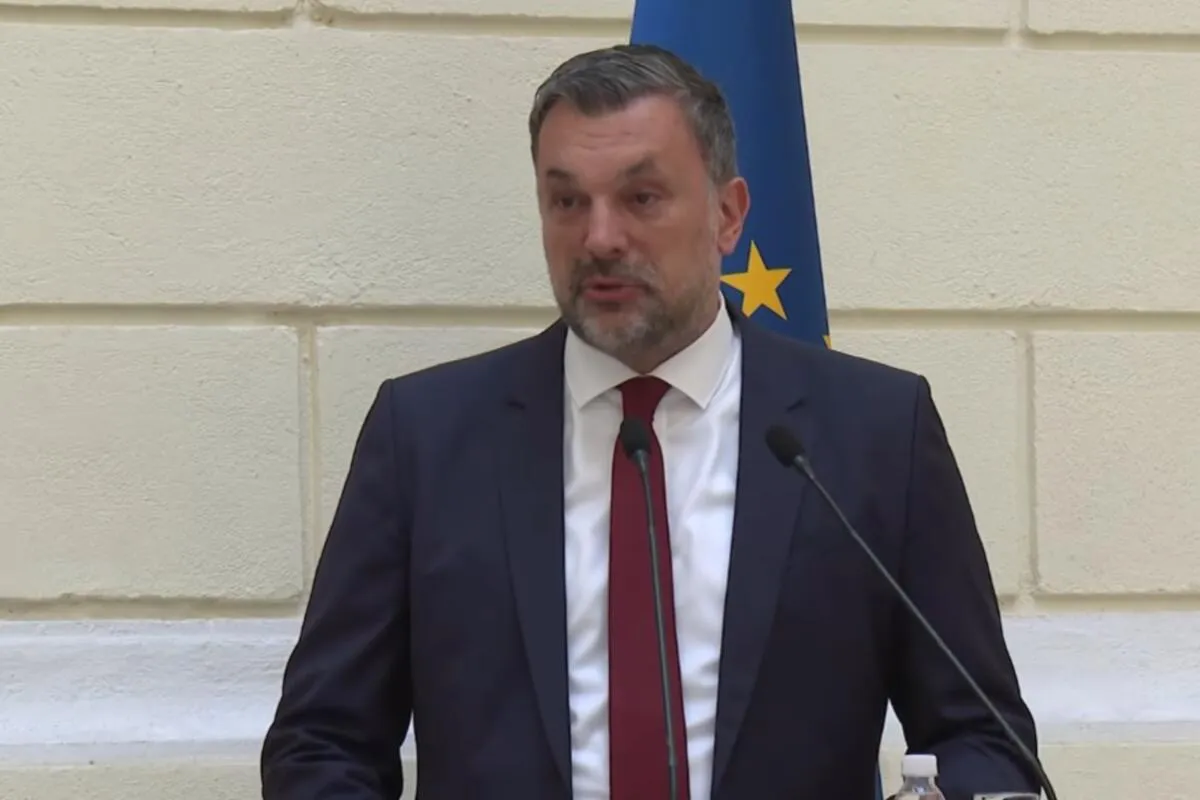 Konaković protjerao dvojicu diplomata Srbije iz BiH, imaju 48 sati da napuste zemlju Konaković protjerao dvojicu diplomata Srbije iz BiH, imaju 48 sati da napuste zemlju
