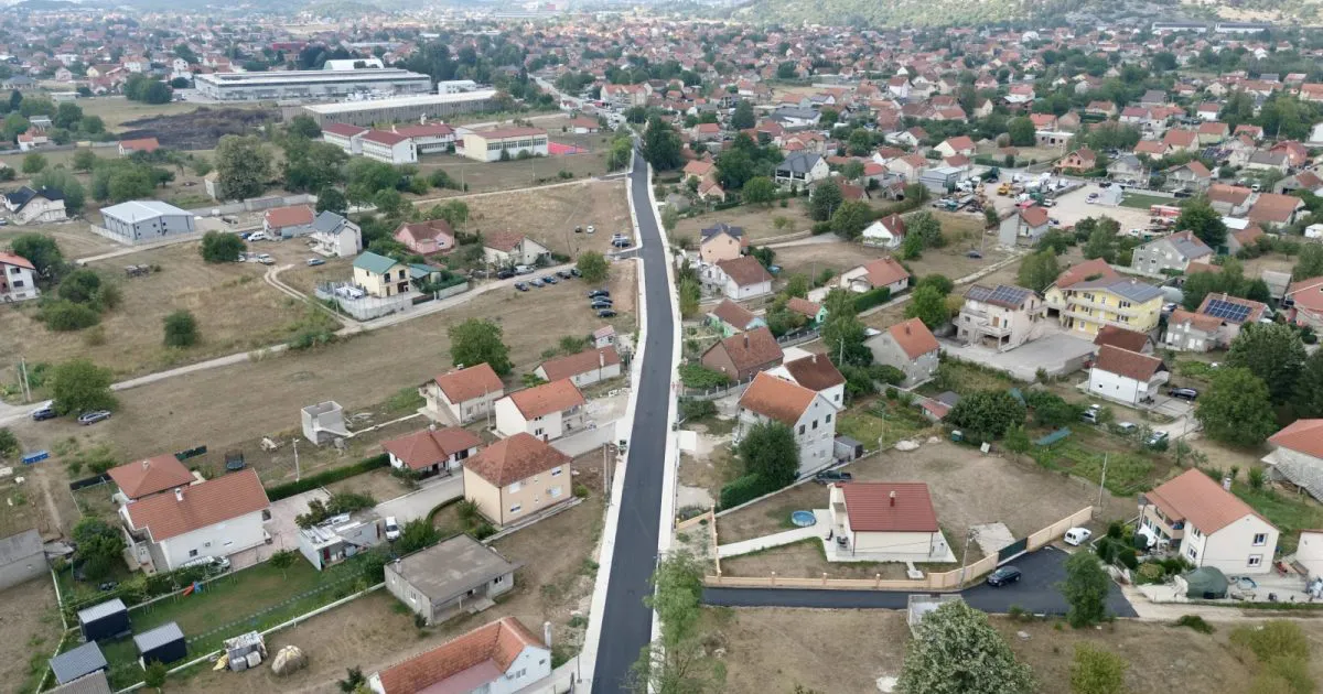 Kovačević: Završena rekonstrukcija Školske ulice, nastavak dionice u narednom periodu Kovačević: Završena rekonstrukcija Školske ulice, nastavak dionice u narednom periodu