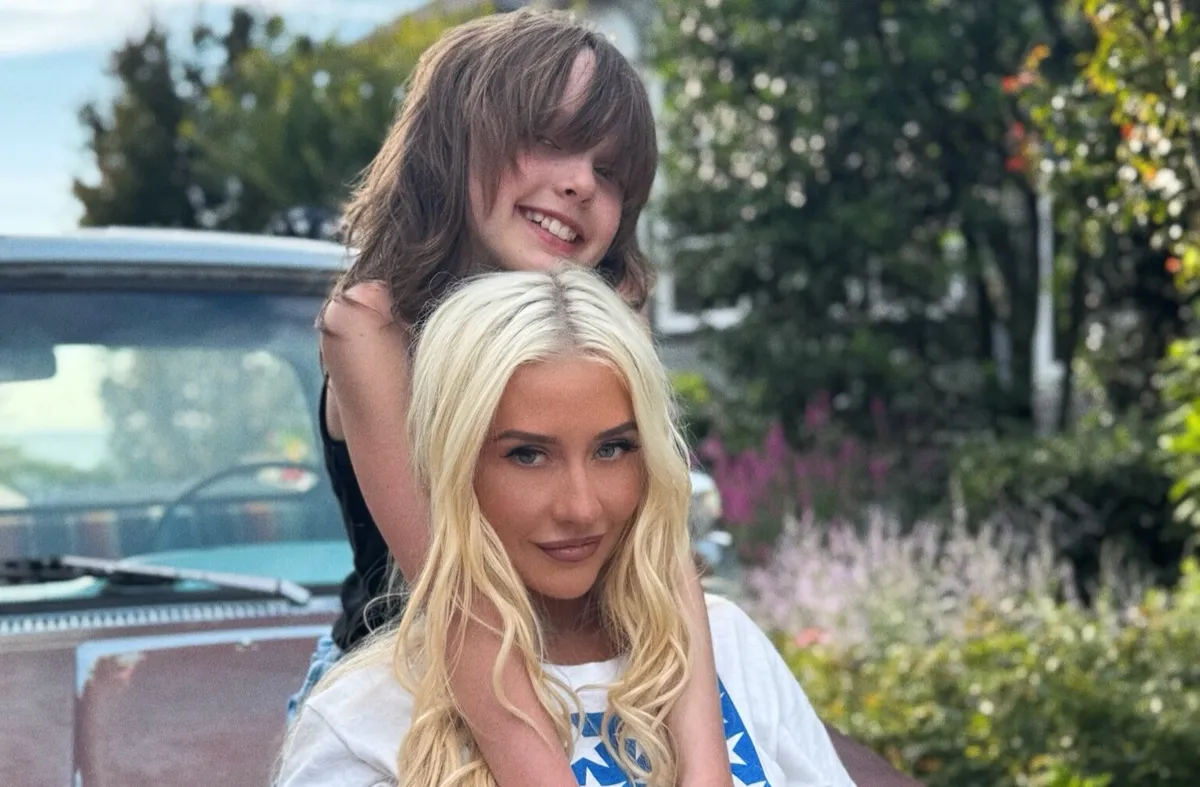 Kristina Agilera podijelila rijetku fotografiju sa kćerkom Samer Kristina Agilera podijelila rijetku fotografiju sa kćerkom Samer