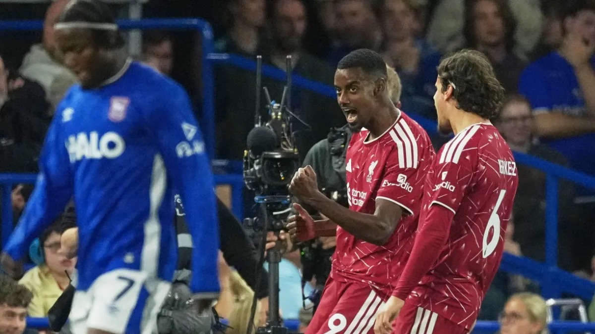 Liverpul slavio protiv Ipsviča, Isak dvostruki strijelac Liverpul slavio protiv Ipsviča, Isak dvostruki strijelac