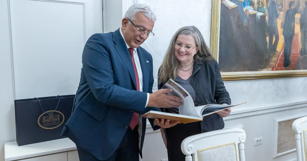Mandić sastao sa britanskom ambasadorkom Džouns Mandić sastao sa britanskom ambasadorkom Džouns