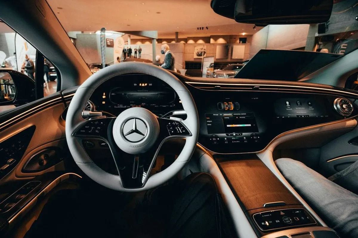 Mercedes traži više rada za istu platu ili zatvara fabriku u Njemačkoj Mercedes traži više rada za istu platu ili zatvara fabriku u Njemačkoj
