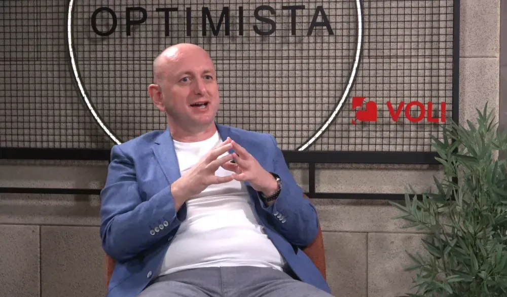 Milan Knežević: Pjesnik i političar s humorom Milan Knežević: Pjesnik i političar s humorom