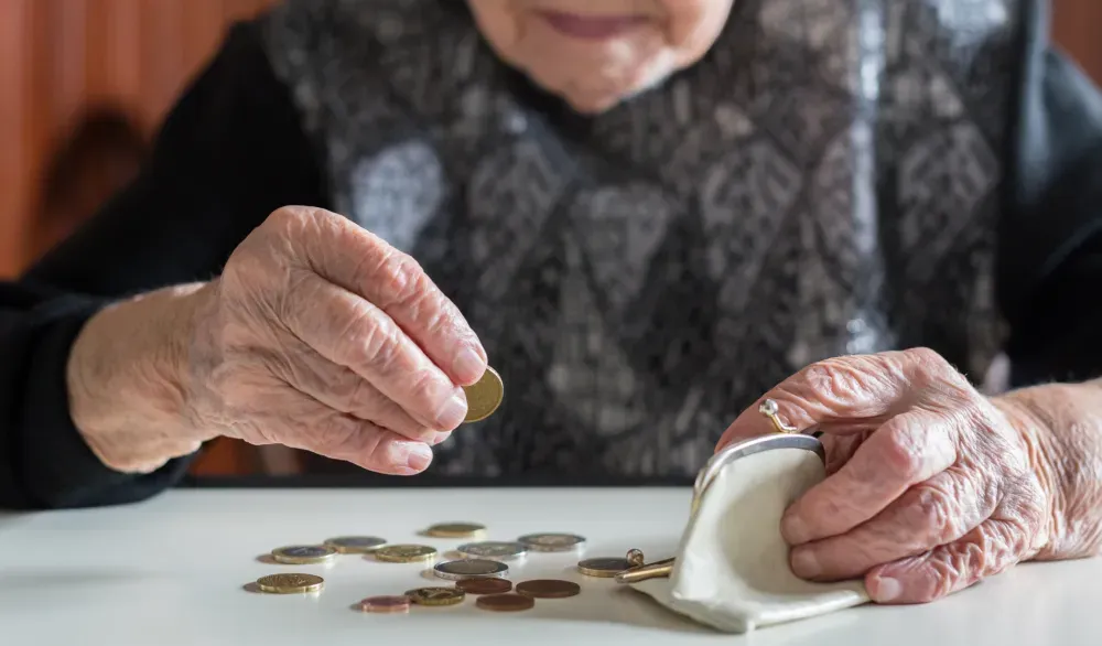 Minimalna penzija snižena na 300 eura kupovne moći Minimalna penzija snižena na 300 eura kupovne moći