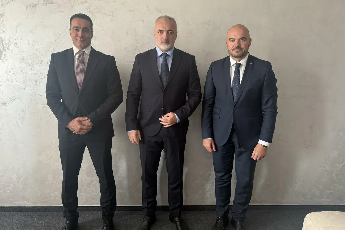 Ministar Jojić ugostio Ognjenovića i Cipeka: Podgorica domaćin Evropskog prvenstva u karateu 2028. Ministar Jojić ugostio Ognjenovića i Cipeka: Podgorica domaćin Evropskog prvenstva u karateu 2028.