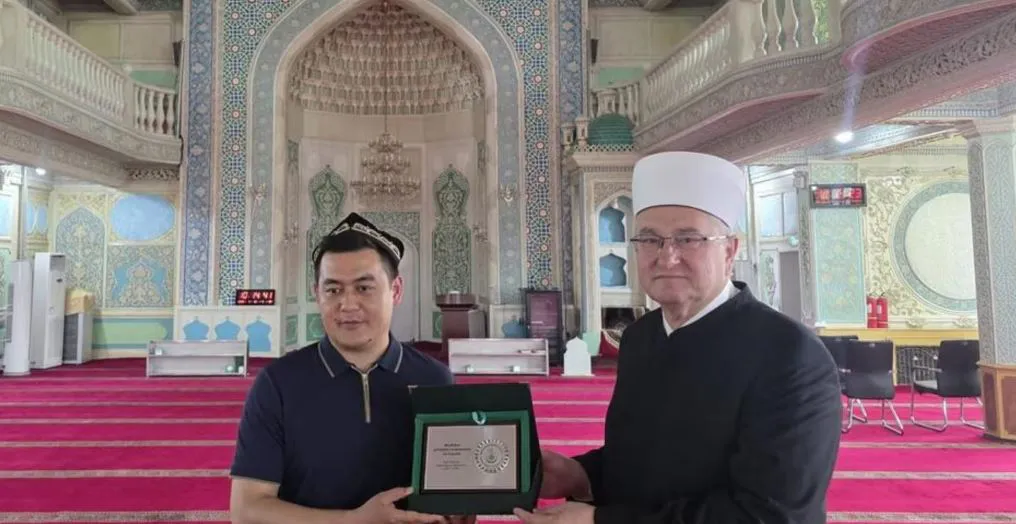 Muftija Hasanović posjetio Sinđijang usred kršenja prava Ujgura Muftija Hasanović posjetio Sinđijang usred kršenja prava Ujgura