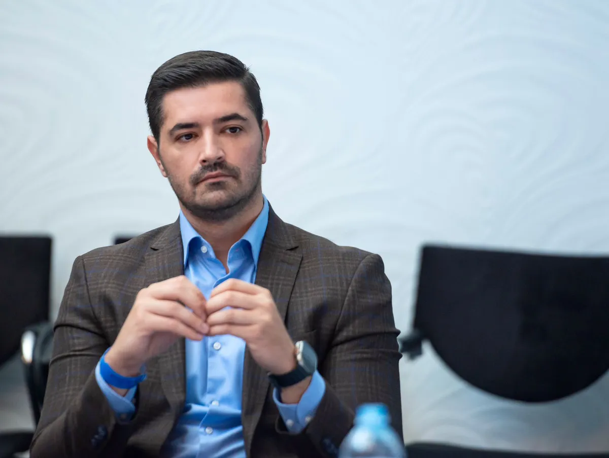 Mustajbašić: Ministarko Adžović, nemojte od tri stabla praviti državnog neprijatelja Mustajbašić: Ministarko Adžović, nemojte od tri stabla praviti državnog neprijatelja