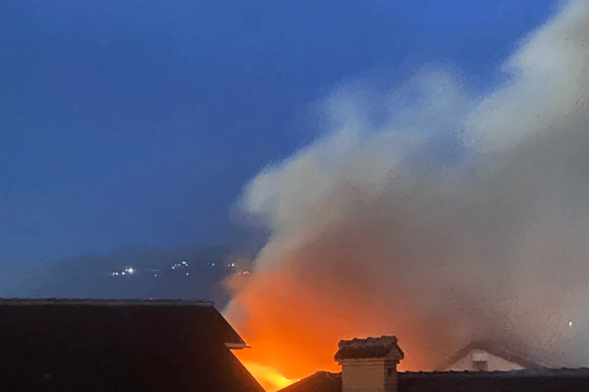 Na Starom Aerodromu u Podgorici došlo do požara na krovu kuće