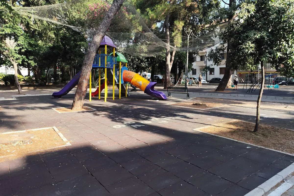 Opština Tivat započinje rekonstrukciju glavnog dječjeg igrališta sa 190.000 eura Opština Tivat započinje rekonstrukciju glavnog dječjeg igrališta sa 190.000 eura