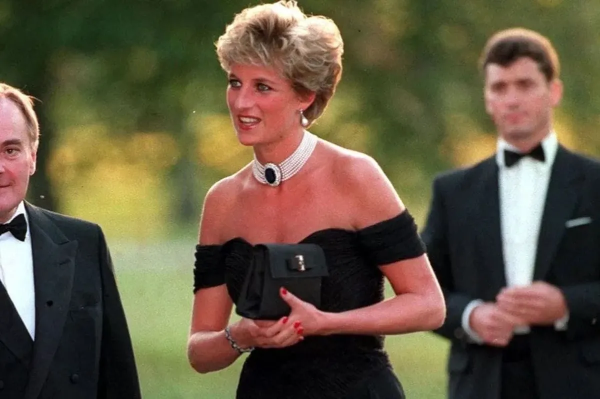 Osvetnička haljina princeze Dijane ide na aukciju Osvetnička haljina princeze Dijane ide na aukciju