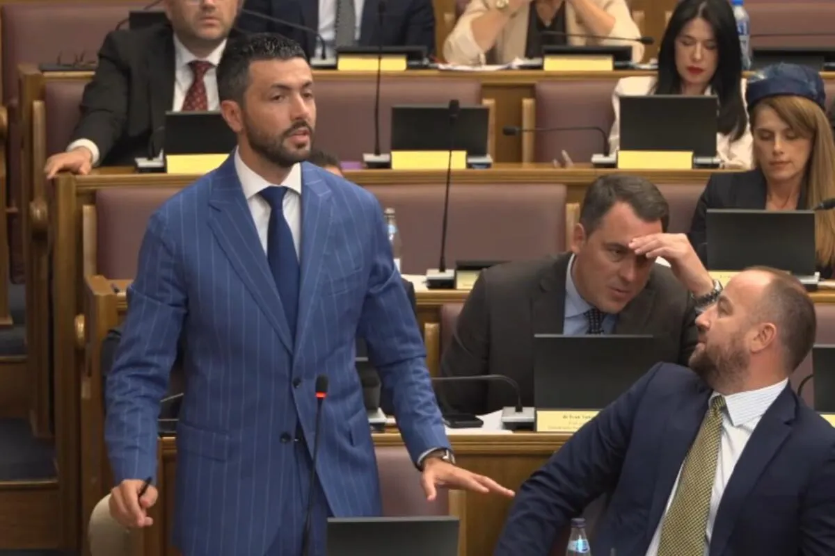Polemika u Skupštini: Živković i Đurović o sloganima i Maroviću Polemika u Skupštini: Živković i Đurović o sloganima i Maroviću