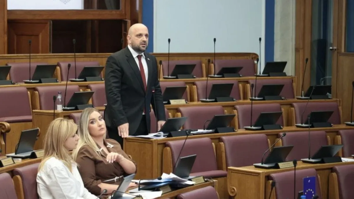 Poslanici raspravljaju o antimafija zakonu, Božović ističe mehanizme kontrole Poslanici raspravljaju o antimafija zakonu, Božović ističe mehanizme kontrole