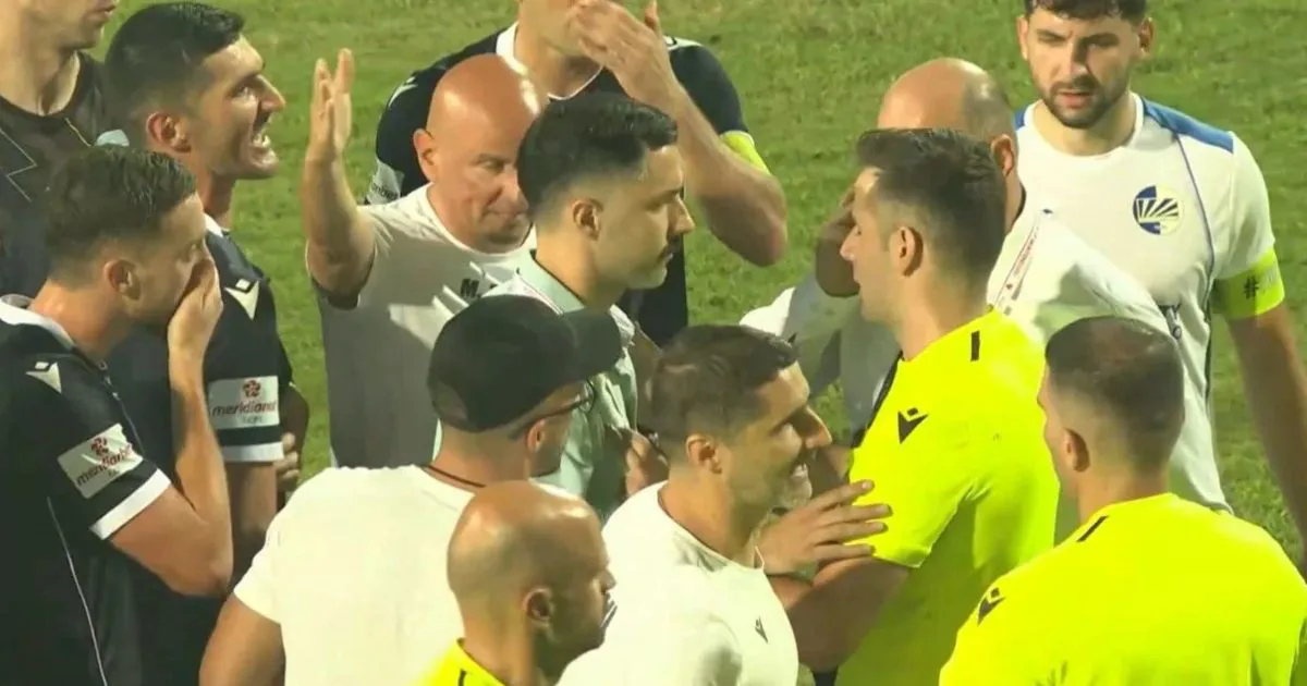 Prekinut meč u Petrovcu, Denis Ćorić povrijeđen Prekinut meč u Petrovcu, Denis Ćorić povrijeđen