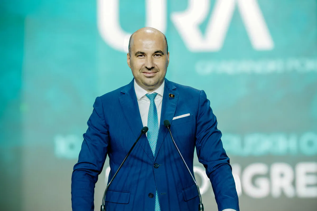 Rađenović upitao da li će DPS smijeniti Jovanovića zbog sahrane Mladića Rađenović upitao da li će DPS smijeniti Jovanovića zbog sahrane Mladića