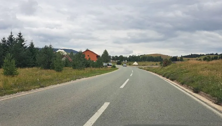 Saobraćaj umjerenog inteziteta na putevima Crne Gore Saobraćaj umjerenog inteziteta na putevima Crne Gore