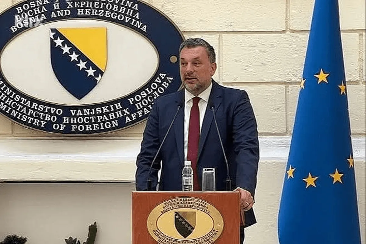 Sarajevo prebacuje konzularne poslove u Podgoricu i Zagreb Sarajevo prebacuje konzularne poslove u Podgoricu i Zagreb