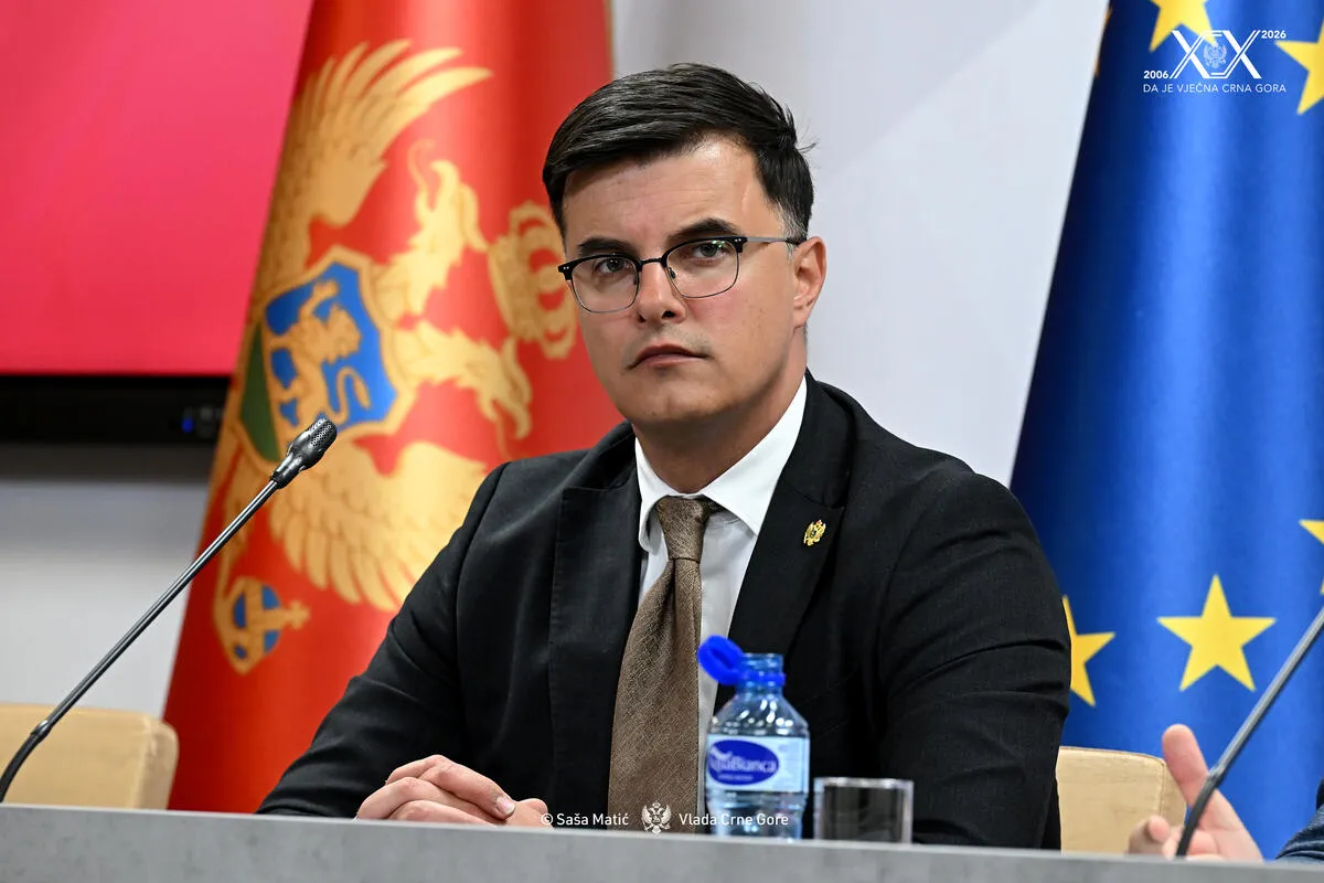 Šaranović: Uhapšena dva policajca zbog objavljivanja fotografije sa mjesta samoubistva Šabunjina