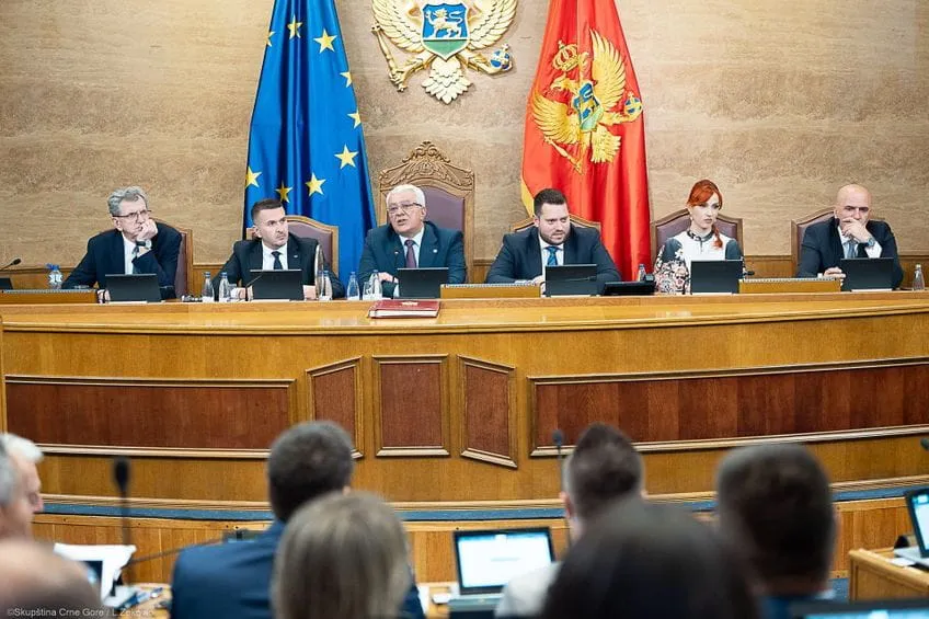 Sjutra vanredna sjednica Skupštine: Predlog za promjenu Ustava Sjutra vanredna sjednica Skupštine: Predlog za promjenu Ustava
