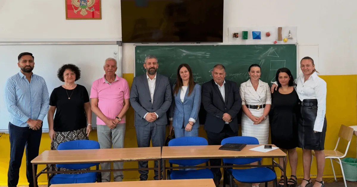 U Podgorici promovisan 'Crnogorsko-romski i Romsko-crnogorski rječnik' U Podgorici promovisan 'Crnogorsko-romski i Romsko-crnogorski rječnik'