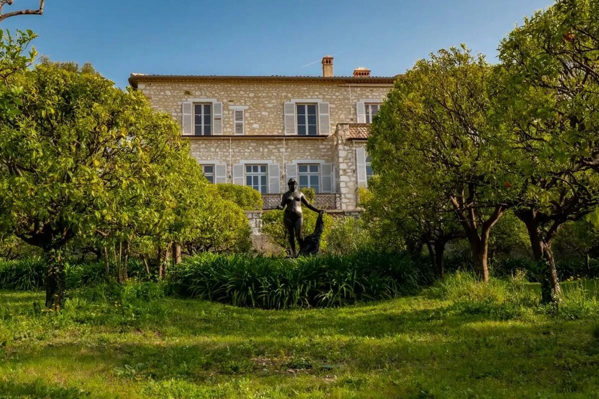 Ukradene tri slike iz Renoarovog muzeja na Francuskoj rivijeri Ukradene tri slike iz Renoarovog muzeja na Francuskoj rivijeri